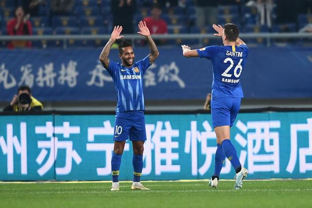 赵嘉义30分青岛胜同曦 贺希宁21分深圳负新疆